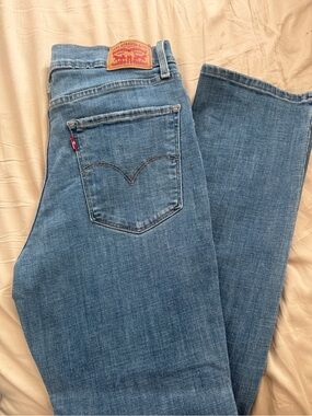 Levi's Women's Light Blue Straight-Leg Jeans